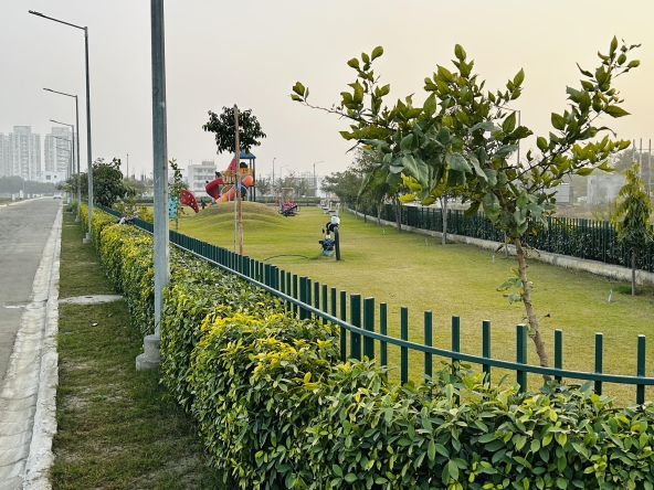 140 sq yards residential plot for sale